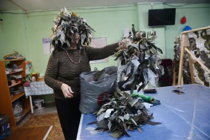 Производство маскировочных сетей и плащей-невидимок для отправки бойцам СВО