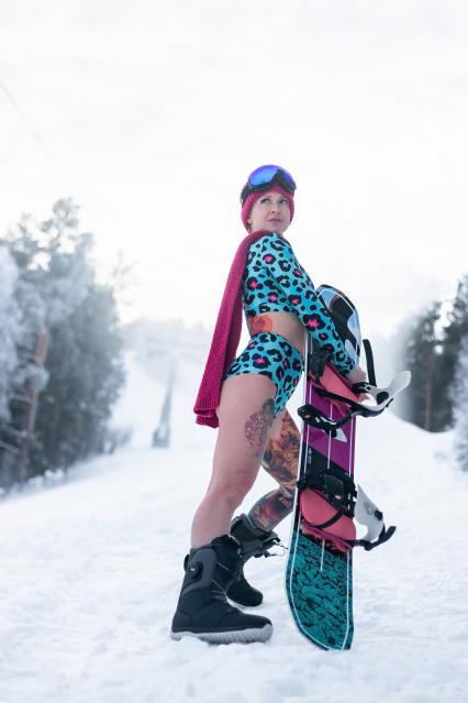 Девушка и сноуборд
