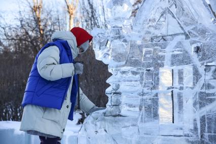 Конкурс ледовых скульптур `Волшебный лед Сибири` в Красноярске