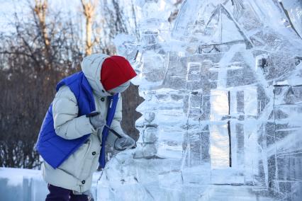 Конкурс ледовых скульптур `Волшебный лед Сибири` в Красноярске