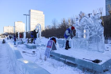 Конкурс ледовых скульптур `Волшебный лед Сибири` в Красноярске