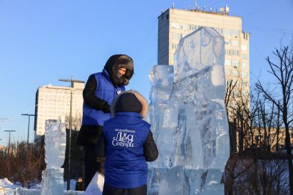 Конкурс ледовых скульптур `Волшебный лед Сибири` в Красноярске