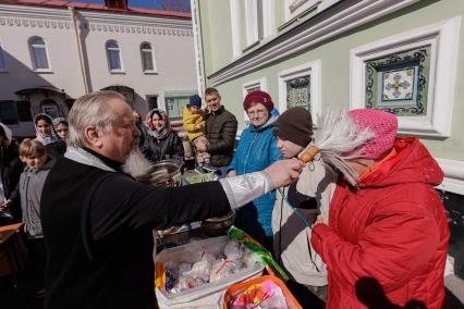 Освящение пасхальных куличей и яиц в Челябинске