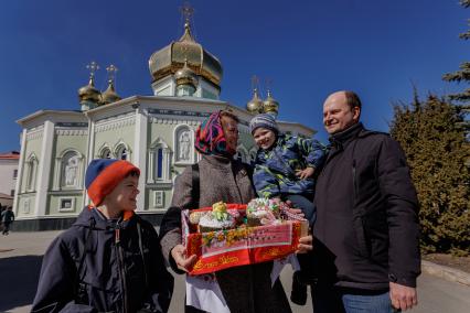 Освящение пасхальных куличей и яиц в Челябинске