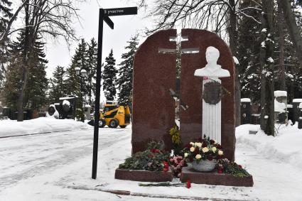 Памятник Василию Лановому в Москве