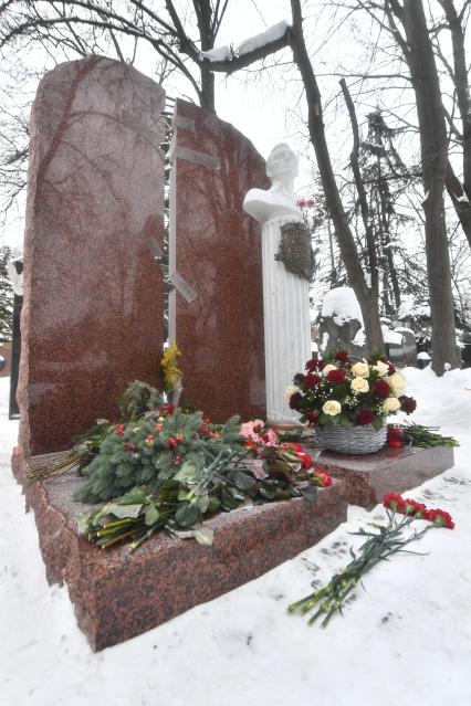 Памятник Василию Лановому в Москве