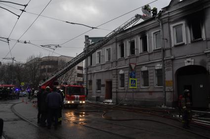 Пожар в здании столичного комитета КПРФ в Москве