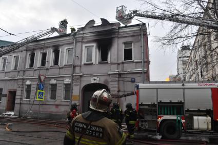 Пожар в здании столичного комитета КПРФ в Москве