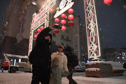 Праздничное украшение города в честь китайского Нового года