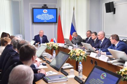 Госсекретарь Союзного государства Дмитрий Мезенцев провел совещание с представителями министерств и ведомств РФ