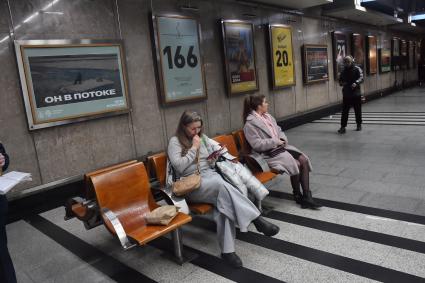 Выставка социальной рекламы МЧС на станции `Выставочная`