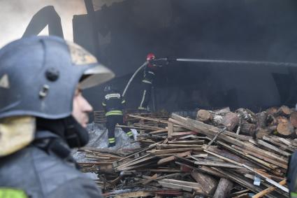 Ликвидация пожара на территории промзоны в п.Родники Раменского района