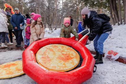 Празднование Масленицы в Челябинске