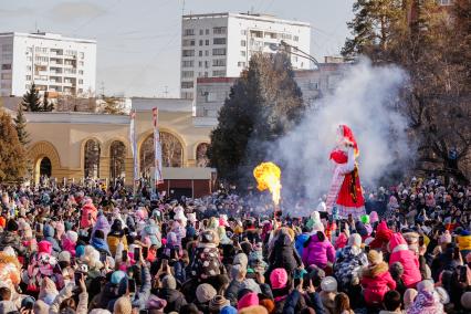 Празднование Масленицы в Челябинске