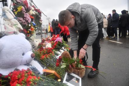 Акция памяти жертв теракта в подмосковном \"Крокус Сити Холле\"