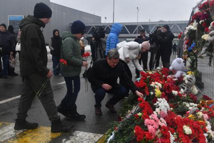 Акция памяти жертв теракта в подмосковном \"Крокус Сити Холле\"