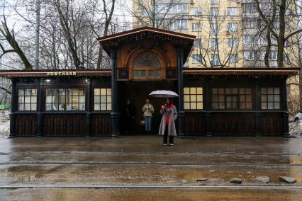 Чугунный павильон трамвайной остановки в Москве