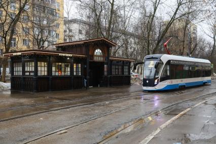 Чугунный павильон трамвайной остановки в Москве