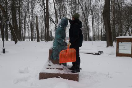 Памятник В.Н. Татищеву в Болдино