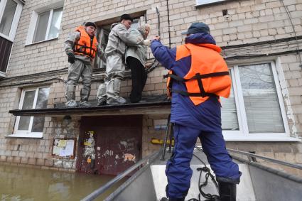 Последствия прорыва дамбы в Орске