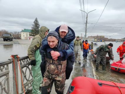 Последствия прорыва дамбы в Орске