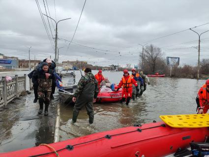 Последствия прорыва дамбы в Орске