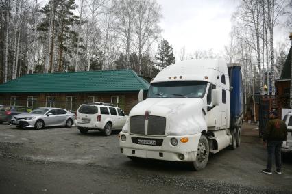 Из Екатеринбурга в пострадавший от наводнения Орск, отправили 20 тонн питьевой воды