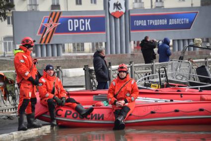 Последствия прорыва дамбы в Орске