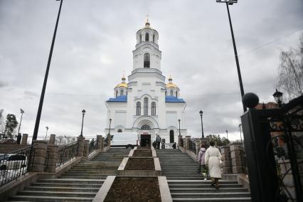 Похороны оперного певца Евгения Кунгурова в его родном городе Заречный