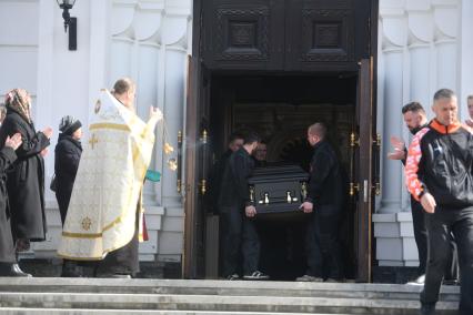 Похороны оперного певца Евгения Кунгурова в его родном городе Заречный