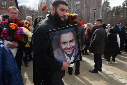 Похороны оперного певца Евгения Кунгурова в его родном городе Заречный