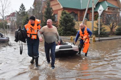 Наводнение в Оренбурге. Поселок `Солнечный`