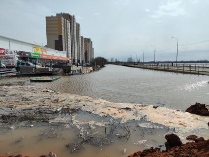 Половодье в Оренбурге . Улица Уральская