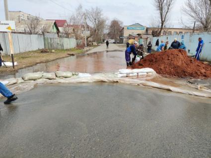 Половодье в Оренбурге . Улица Красная