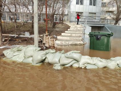 Половодье в Оренбурге . Улица Красная