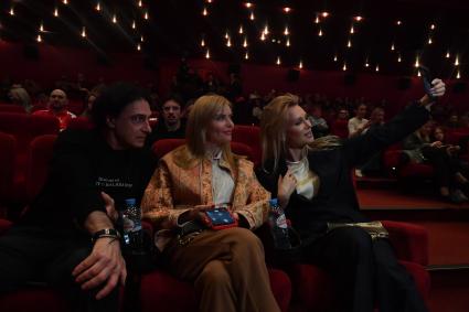 Анна Чурина и Олеся Судзиловская