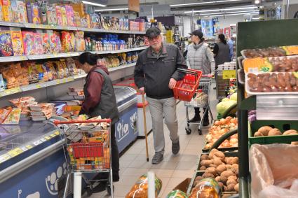 Торговля в супермаркете Магнит\"