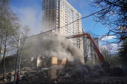 Снос жилого дома по программе реновации в Москве