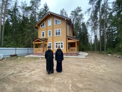 `Как бизнесвумен и монахи дом для сирот делили`