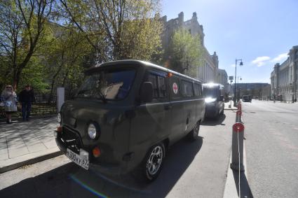 Театр \"Ленком Марка Захарова\" передал в зону СВО автомобиль и гуманитарную помощь