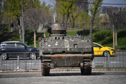 Подготовка к выставке трофейного вооружения и техники на Поклонной горе