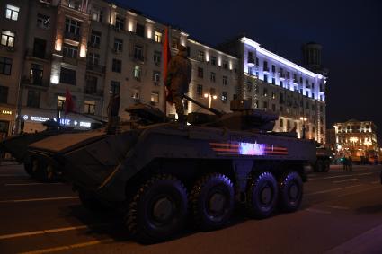 Проезд военной техники перед репетицией парада Победы в Москве