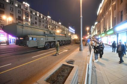 Проезд военной техники перед репетицией парада Победы в Москве