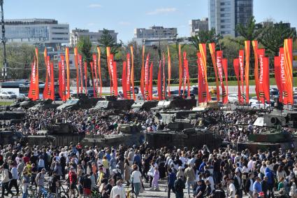 Выставка трофейной техники на Поклонной горе в Москве