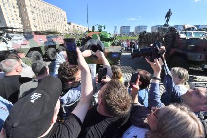 Выставка трофейной техники на Поклонной горе в Москве