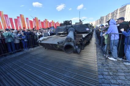 Выставка трофейной техники на Поклонной горе в Москве