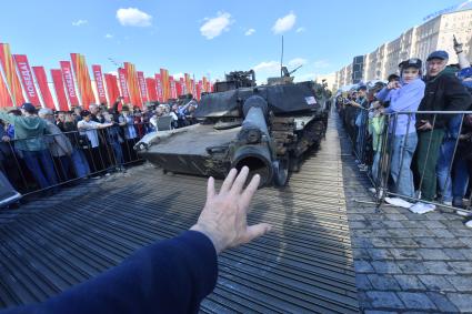 Выставка трофейной техники на Поклонной горе в Москве