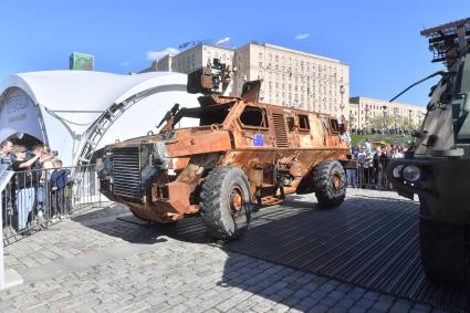 Выставка трофейной техники на Поклонной горе в Москве