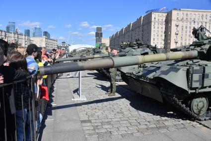 Выставка трофейной техники на Поклонной горе в Москве