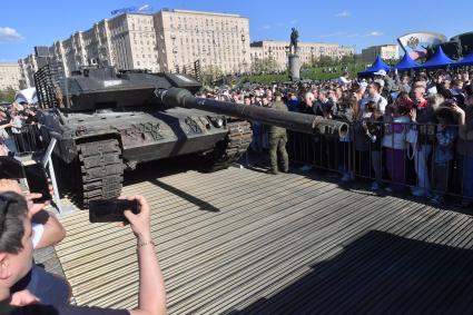 Выставка трофейной техники на Поклонной горе в Москве